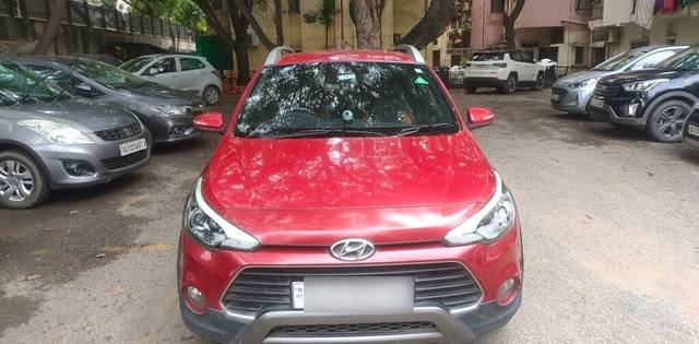 https://images10.gaadi.com/usedcar_image/3497751/original/6ebd2b5e-5f14-430a-a32e-55445b198e9d-VCC_1753400_94_1688200283.jpg?imwidth=6400
