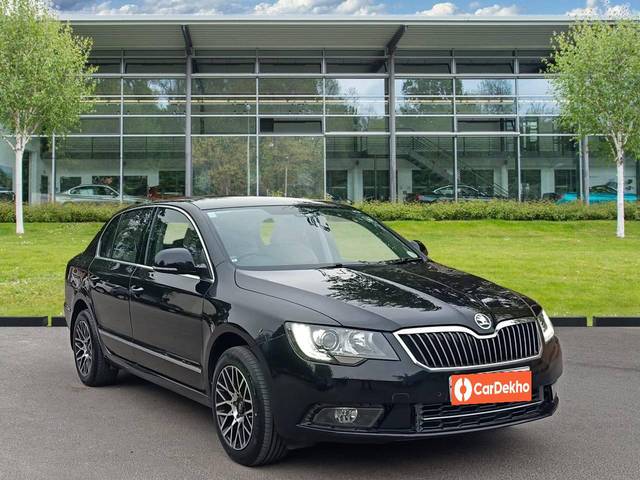https://images10.gaadi.com/usedcar_image/3498553/original/7832bea3-a379-4642-880a-e5b1a29395bc-used_car_2812014_1688888191_68955a85-55f0-4bb6-942b-5f8ece6e63ff.jpg?imwidth=6400