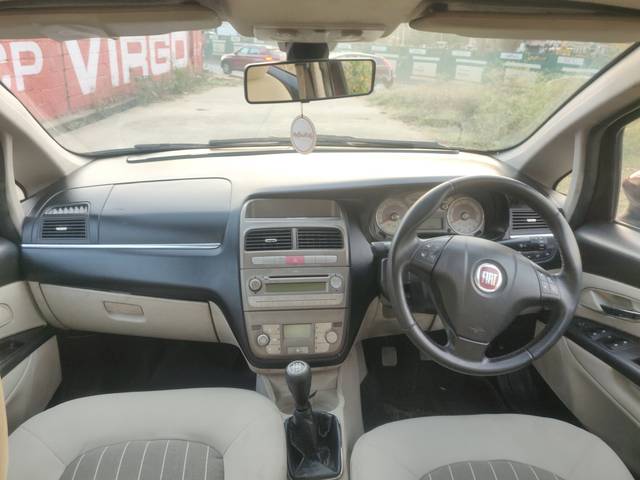 https://images10.gaadi.com/usedcar_image/3498820/original/4285eceb-4459-4492-bbe6-fa1af42a4fb1-used_car_2812188_1688909059.jpg?imwidth=6402