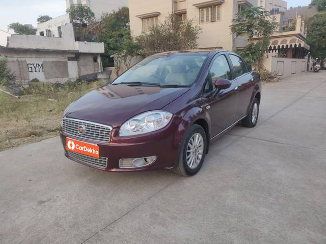 https://images10.gaadi.com/usedcar_image/3498820/original/72031897-b334-417a-ac9a-4f8e2edf95f1-used_car_2812188_1688909029_1a840ba5-717f-4572-8559-064c557d51d4.jpg?imwidth=6400