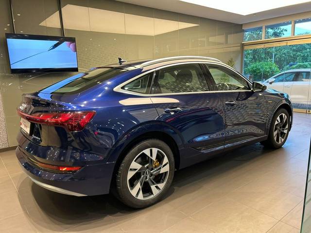 https://images10.gaadi.com/usedcar_image/3498864/original/usedcar_whatsappimage2023_07_09at34756pm_140381688913004_1688913019_0dbff19d-a8e2-4f73-97d9-e96b9df34013.jpeg?imwidth=6401