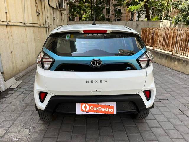 https://images10.gaadi.com/usedcar_image/3499572/original/56511c5e-08bc-43a9-9614-804fb0ce8d9d-used_car_2812770_1689345612_d3069e63-4180-46f4-bd56-ddaade9a1b55.jpg?imwidth=6402