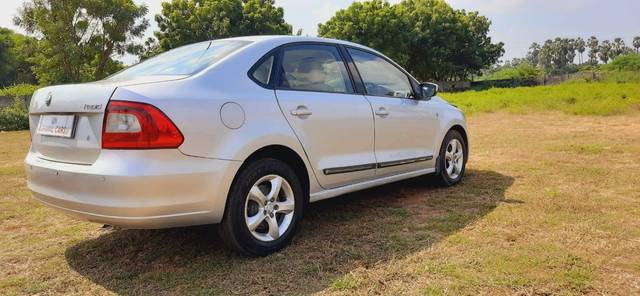 https://images10.gaadi.com/usedcar_image/3499812/original/usedcar_36e38b92_066b_4ae9_b834_fe6940c1de73_15261688985181_1688985205_e9dea19f-4209-4ee5-8402-f78ff2274ca0.jpg?imwidth=6402