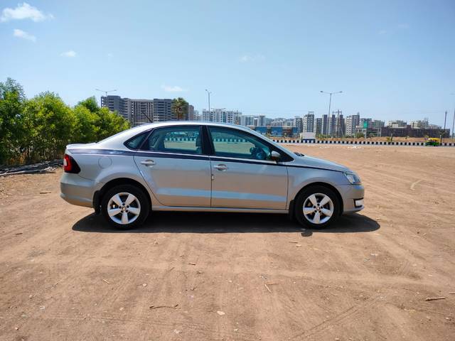 https://images10.gaadi.com/usedcar_image/3501090/original/22a403b9-98c1-45bd-95d4-c888faa2ea59-used_car_2813818_1689164559.jpg?imwidth=6401