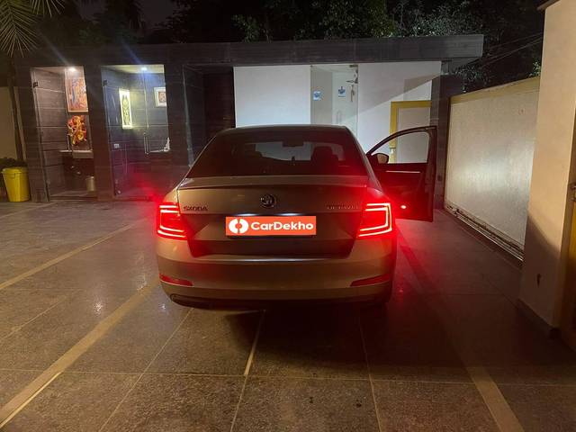 https://images10.gaadi.com/usedcar_image/3501093/original/77460c1d-0094-4cf8-a264-dba3cd5463ee-used_car_2813821_1689140263_f9efb100-e3d2-4533-9cc2-b547b6e09917.jpg?imwidth=6401