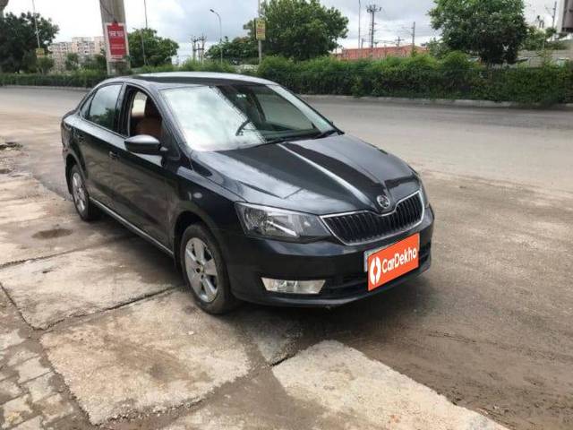 https://images10.gaadi.com/usedcar_image/3501648/original/4b0ed292-4bc4-4e86-a2f5-53044abb2b01-used_car_2814287_1689157909_6c919bef-7cbb-4b9e-af0c-85477dabb048.jpg?imwidth=6400