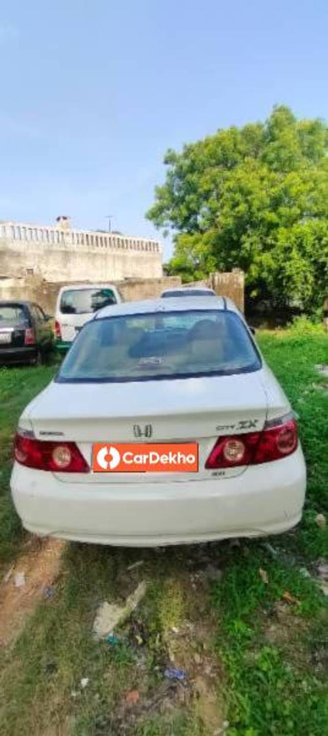 https://images10.gaadi.com/usedcar_image/3501933/original/cd5235d2-9239-4dfc-a580-e6b83b5b8156_80c56890-9cba-4ecd-befd-26e125f90ae5.jpg?imwidth=6402