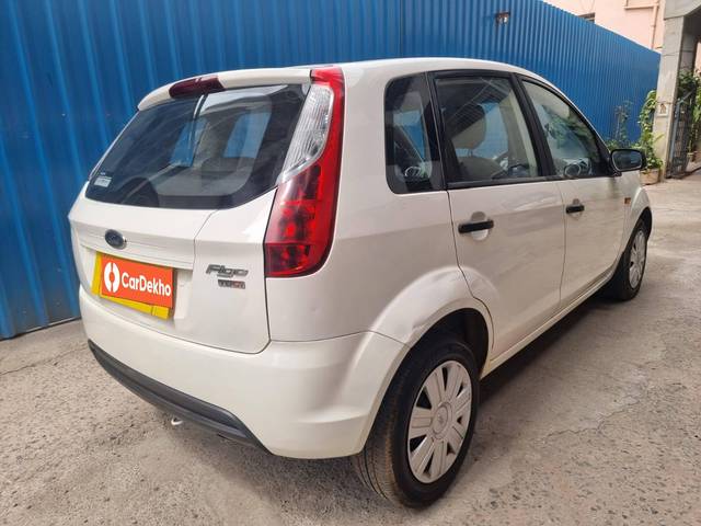 https://images10.gaadi.com/usedcar_image/3502060/original/c9a60c3e-1eff-437d-997a-f9ec8333714f-used_car_2814543_1689224619_e4fc9055-2391-4342-8798-2027a6632bd2.jpg?imwidth=6402