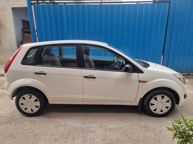 https://images10.gaadi.com/usedcar_image/3502060/original/f61a50b4-5c29-4528-85b3-edffdb448423-used_car_2814543_1689224612.jpg?imwidth=6401