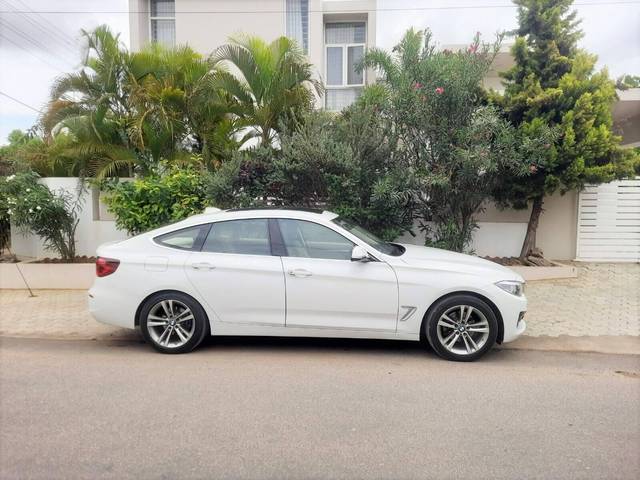 https://images10.gaadi.com/usedcar_image/3502260/original/1f568226-5dd2-4a22-ac94-6945693bb4b0-used_car_2814715_1689230582_ab1f0b9b-7eef-4ed9-bd09-8d0d6598ca36.jpg?imwidth=6401