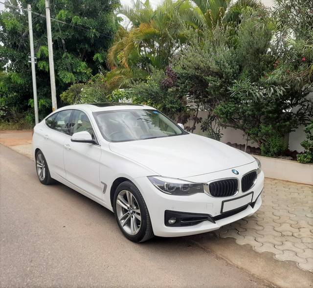 https://images10.gaadi.com/usedcar_image/3502260/original/3170bfc7-0f04-4235-812f-369fab20223c-used_car_2814715_1689230578.jpg?imwidth=6400
