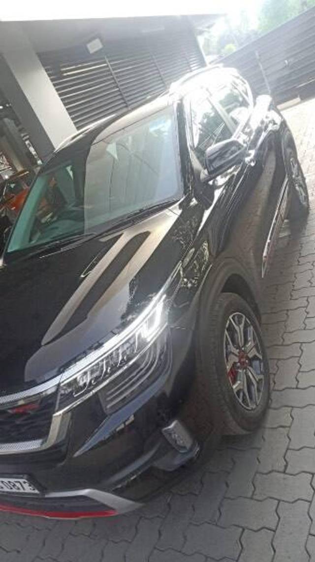 https://images10.gaadi.com/usedcar_image/3502581/original/09fd1512-6aa3-4b63-9840-d28258744019_8ba12ed2-1a3b-458b-be42-9d8ff72aa6ff.jpeg?imwidth=6402