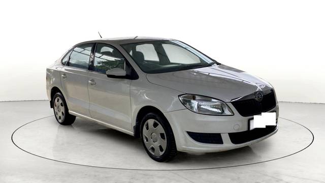 https://images10.gaadi.com/usedcar_image/3503305/original/usedcar_10585211782_446fbbd52e474ac097a2aca00ef3e766_exterior_8_2815471_1689320309.jpg?imwidth=6400