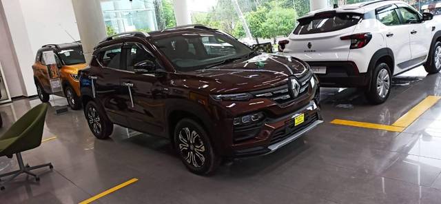 https://images10.gaadi.com/usedcar_image/3503823/original/62699c94-3039-43fd-a506-f00ef0782f85_54b79740-ee08-4853-8766-b40b5d553afa.jpeg?imwidth=6400