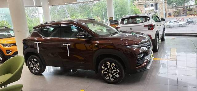 https://images10.gaadi.com/usedcar_image/3503823/original/91e7bfdd-3a72-4877-960a-51a7cc3185e6_54b79740-ee08-4853-8766-b40b5d553afa.jpeg?imwidth=6401