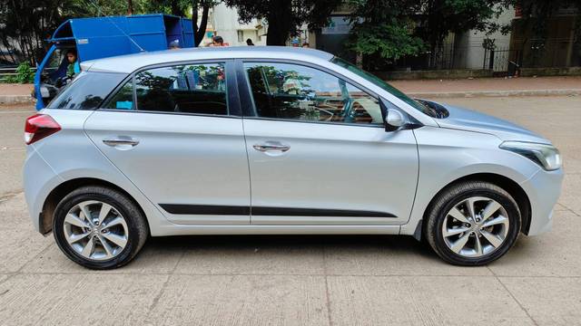 https://images10.gaadi.com/usedcar_image/3505119/original/70ad3d2f-1d71-4cd5-b012-d321c659486a-used_car_2816766_1689484825_e0d4d84c-a252-4c5a-a5e2-7baf6769c93b.jpg?imwidth=6401