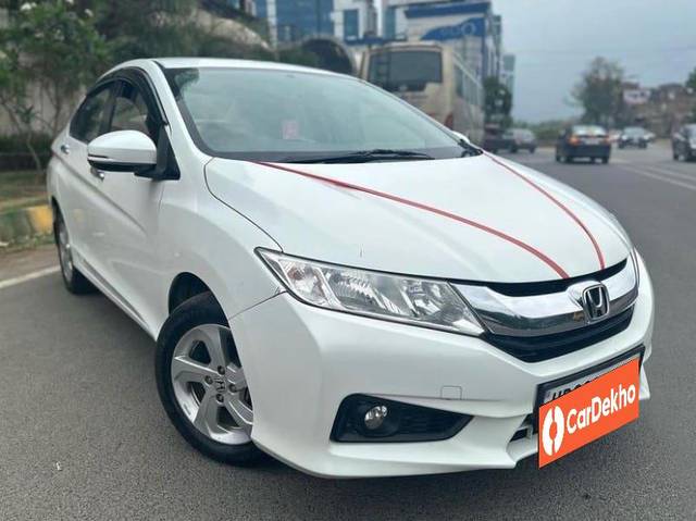 https://images10.gaadi.com/usedcar_image/3505200/original/f278ccf8-f972-47b7-8310-afd9494a3b7b_08333105-8d2c-4d5e-884a-fd592099bcfb.jpeg?imwidth=6400