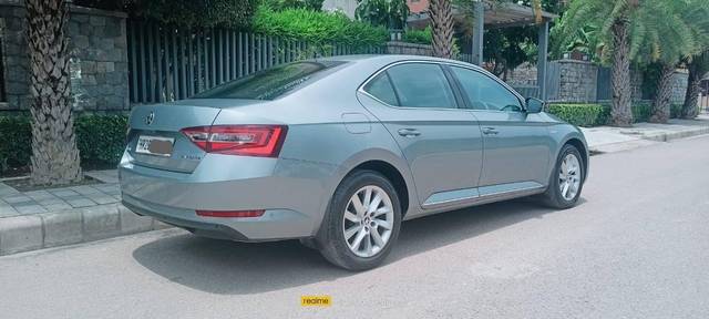 https://images10.gaadi.com/usedcar_image/3505330/original/02cda776-2cf6-422d-b972-1675b691a576-used_car_2816874_1689502664_0043c3d0-64fe-415a-b5c0-c5bdbc318462.jpg?imwidth=6402