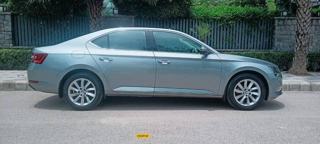 https://images10.gaadi.com/usedcar_image/3505330/original/3169c014-9d18-48a0-9616-78a51fcd7b88-used_car_2816874_1689502663_0043c3d0-64fe-415a-b5c0-c5bdbc318462.jpg?imwidth=6401