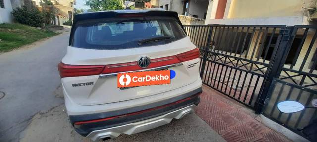 https://images10.gaadi.com/usedcar_image/3505373/original/f43374a9-5b72-45c3-8525-2b707c2c09a0_2d566272-cf37-4d67-b7ca-2c357b6e18a8.jpg?imwidth=6402