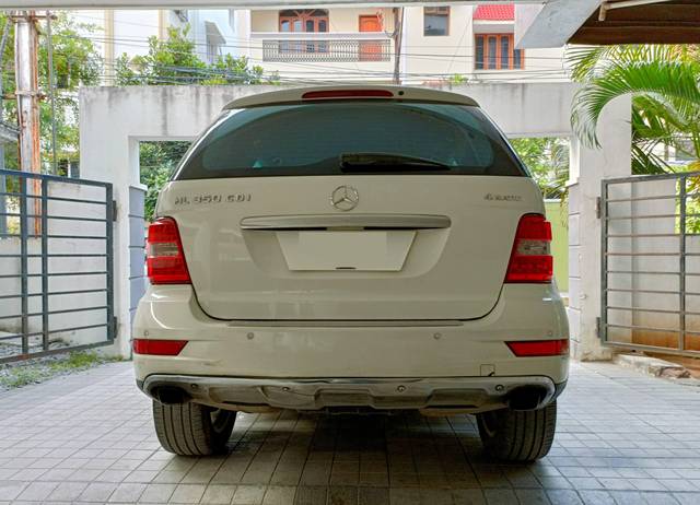 https://images10.gaadi.com/usedcar_image/3505691/original/usedcar_img20230412173442_2021689576439_1689576509_2a26e9ba-a8c6-47c6-80a1-1e7ac094175c.jpg?imwidth=6402