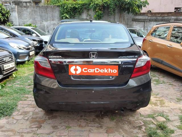 https://images10.gaadi.com/usedcar_image/3506440/original/635c68a5-ba4c-435b-a09b-ce3a3ee46a76-used_car_2817735_1689592280_492f17ac-30b8-46ee-a5be-41cf9549b4f2.jpg?imwidth=6402