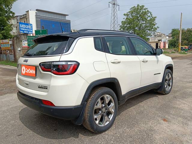 https://images10.gaadi.com/usedcar_image/3507074/original/processed_55dfcdf2-a0ea-4237-b160-da45eddcdf4d-used_car_2818156_1689667093.jpg?imwidth=6401