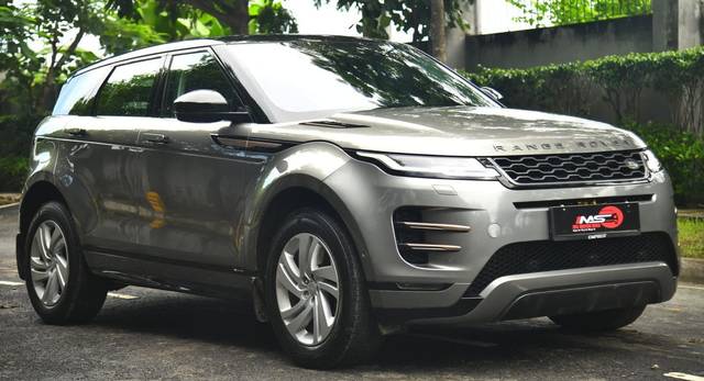 https://images10.gaadi.com/usedcar_image/3508250/original/zz1_crop_img_64b8df9738410_1689837463.jpg?imwidth=6400