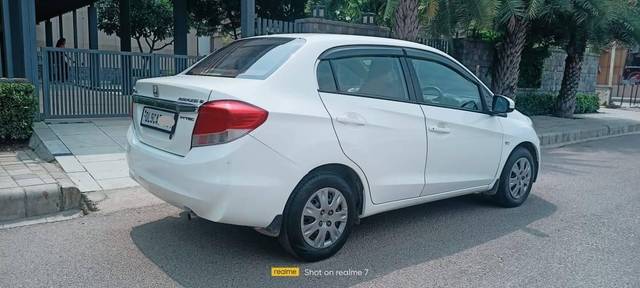 https://images10.gaadi.com/usedcar_image/3509683/original/b339b19f-91e6-4c9b-b43e-351cd2e3f59e-used_car_2820188_1689851296_eebf4cbf-3de8-470e-8818-45d4e9cf1b25.jpg?imwidth=6402