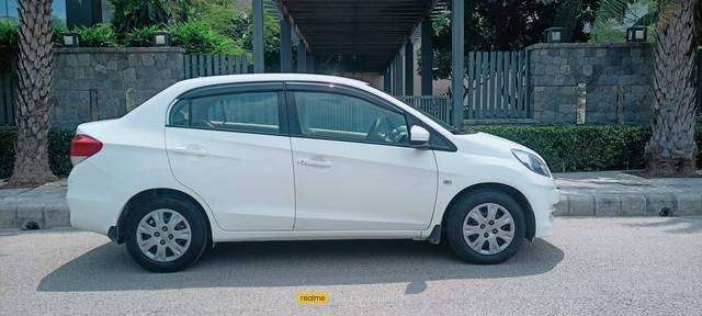 https://images10.gaadi.com/usedcar_image/3509683/original/dbb2c205-3d54-40d3-b981-35391d63fc12-used_car_2820188_1689851262_eebf4cbf-3de8-470e-8818-45d4e9cf1b25.jpg?imwidth=6401