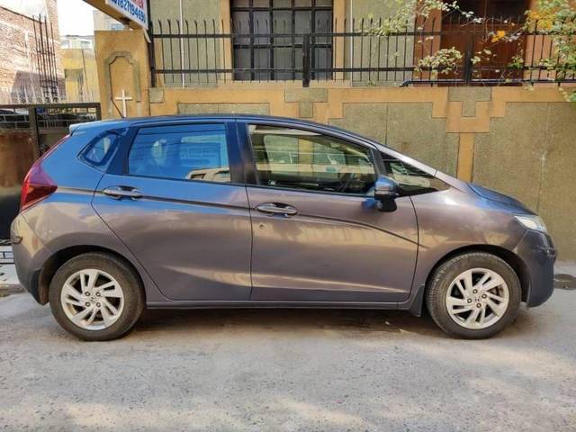https://images10.gaadi.com/usedcar_image/3510069/original/1893fa32-183f-4c9a-918c-72e38155e064_9baf2419-0dfa-4f90-8561-e9d2229a9b71.jpg?imwidth=6401