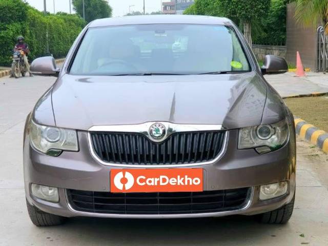https://images10.gaadi.com/usedcar_image/3510161/original/157e5185-f0dd-4d94-9ceb-3daaf96750f1-used_car_2820485_1689921361_942fedb2-60f9-4e84-9119-ce9868a84c9d.jpg?imwidth=6400