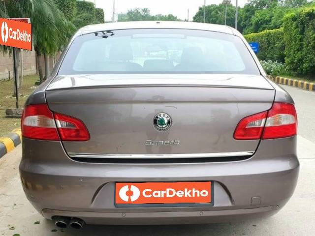 https://images10.gaadi.com/usedcar_image/3510161/original/3821d369-e2f3-4bfa-84e9-8ee26a9db01e-used_car_2820485_1689921373_942fedb2-60f9-4e84-9119-ce9868a84c9d.jpg?imwidth=6402