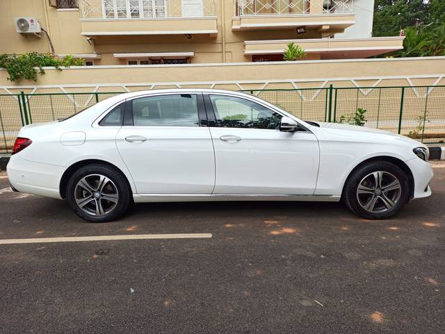 https://images10.gaadi.com/usedcar_image/3511238/original/1e2b580f-b125-4460-bc28-c196f40cb88c-used_car_2821355_1690008344.jpg?imwidth=6401