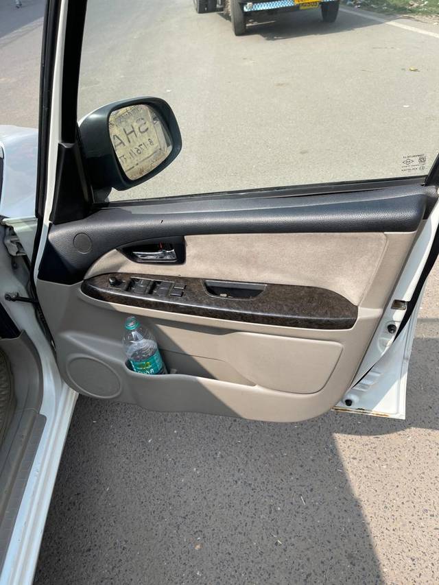 https://images10.gaadi.com/usedcar_image/3511314/original/3ac1fff9-a3a2-4fe4-a64c-4f1883ac1c01-used_car_2821423_1690009740.jpg?imwidth=6402