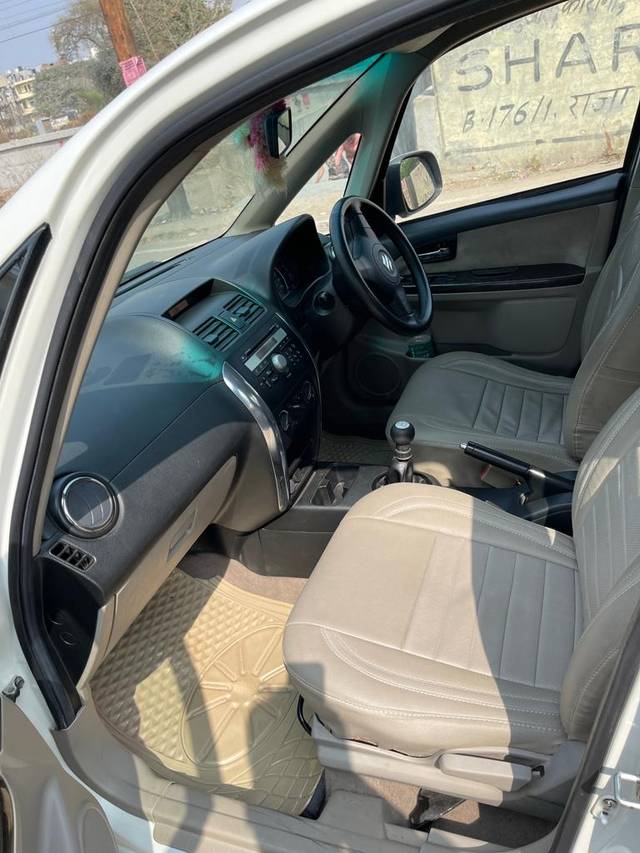 https://images10.gaadi.com/usedcar_image/3511314/original/4d21b3c8-ac93-40f4-96b9-de59a44687c9-used_car_2821423_1690009738.jpg?imwidth=6401