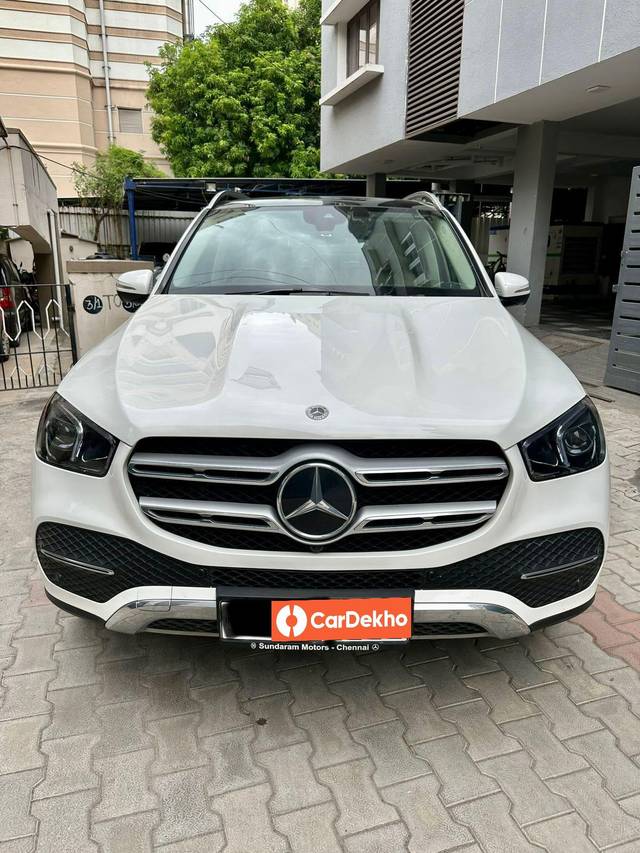 https://images10.gaadi.com/usedcar_image/3511619/original/processed_f2615e14-de5a-41f3-ba26-9b7926b12a76-used_car_2821690_1690375537.jpg?imwidth=6400
