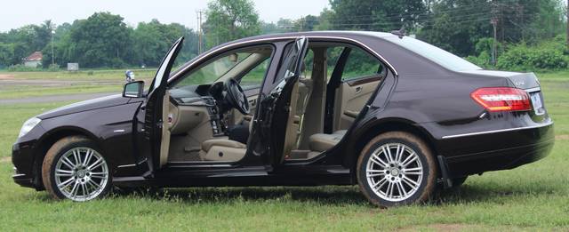 https://images10.gaadi.com/usedcar_image/3511749/original/zz1_crop_img_64bbb7cd0caa7_1690023885.JPG?imwidth=6402