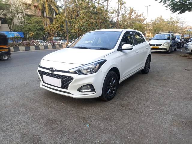 https://images10.gaadi.com/usedcar_image/3511835/original/7f9c27d7-8270-497b-aa90-3228e5dbb321-cover_image-20221223114019.jpeg?imwidth=6400