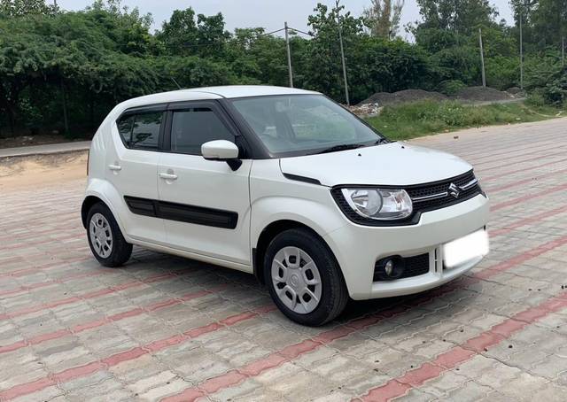 https://images10.gaadi.com/usedcar_image/3512227/original/f1b82fb7-45ed-47cd-9907-958cb971f52e-used_car_2822101_1690093619.jpg?imwidth=6400