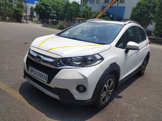 https://images10.gaadi.com/usedcar_image/3512387/original/419e371d-9b2d-44a7-a12a-accb8817749d-cover_image-20230723145121.jpeg?imwidth=6400