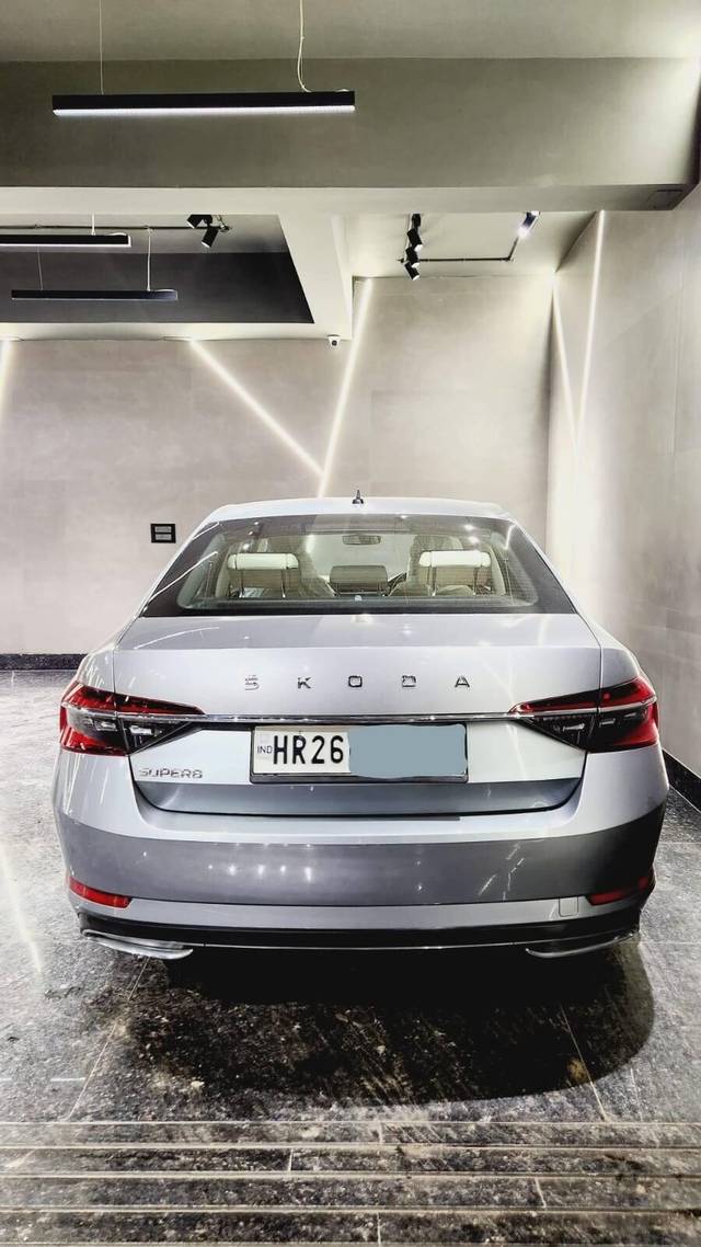 https://images10.gaadi.com/usedcar_image/3512562/original/506ee52a-2a68-46e2-9b9a-e214e20270a2-used_car_2822314_1690114822_a037f039-03ea-4886-a95a-7bb3e5096878.jpg?imwidth=6402