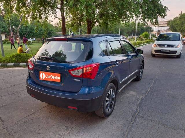 https://images10.gaadi.com/usedcar_image/3512740/original/5d781799-bb35-447c-b7df-b85e31090536-used_car_2822374_1690140729_7279077c-1595-4659-addc-685ba00506ac.jpg?imwidth=6402