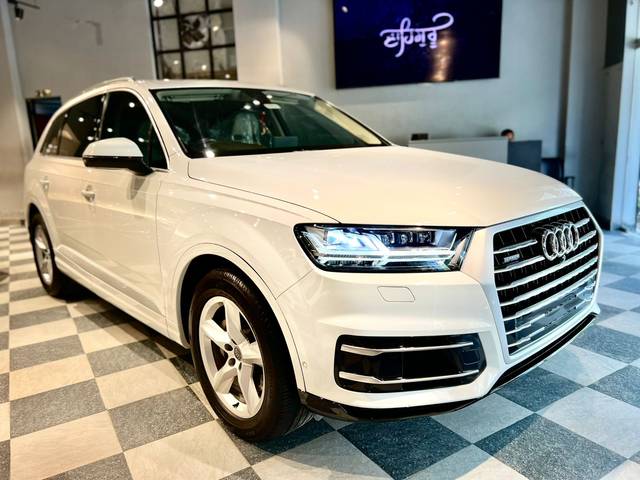 https://images10.gaadi.com/usedcar_image/3513309/original/00039101-c1a1-4238-8d37-b296f00f36d8-used_car_2822782_1690195662.jpg?imwidth=6400