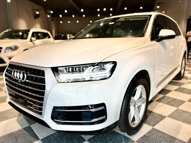 https://images10.gaadi.com/usedcar_image/3513309/original/a04dedcf-d123-48f2-a9ad-571d831fa498-used_car_2822782_1690195665_39ad6d29-fdc1-4639-a459-c7a42adf769a.jpg?imwidth=6401