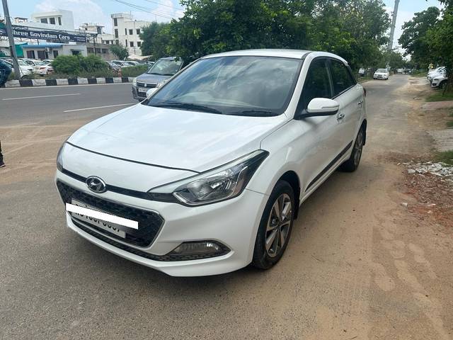 https://images10.gaadi.com/usedcar_image/3514215/original/processed_294aa01d-8a69-40c6-bb63-6890030d5847-used_car_2823486_1690269421.jpg?imwidth=6401