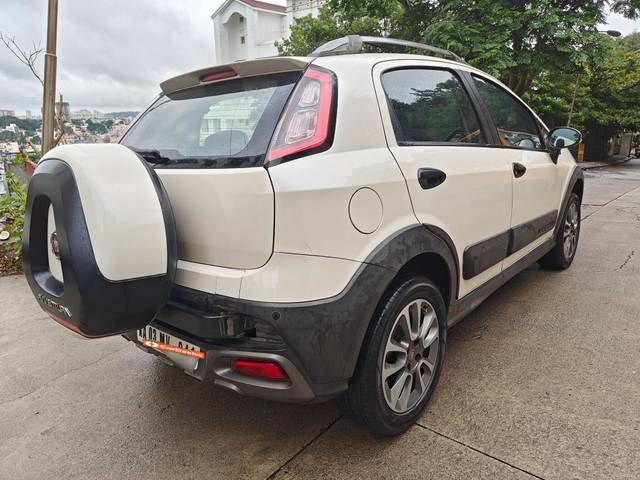 https://images10.gaadi.com/usedcar_image/3514876/original/09b5c178-d83e-4573-a47b-adf967b37065-used_car_2824045_1690295094_406d1677-24ac-4b83-a041-8ad3d10521c2.jpg?imwidth=6402