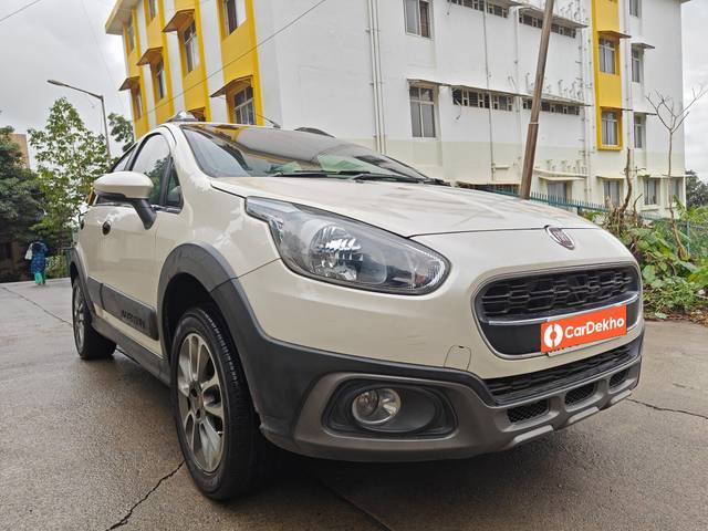https://images10.gaadi.com/usedcar_image/3514876/original/19b40e07-19b7-4e06-944f-ab6ae5a76526-used_car_2824045_1690295068_406d1677-24ac-4b83-a041-8ad3d10521c2.jpg?imwidth=6400