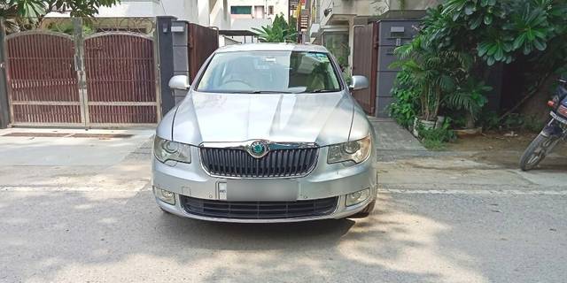 https://images10.gaadi.com/usedcar_image/3515511/original/3c326d43-dcda-4931-8f4a-d98192443c82-VCC_1760639_94_1689760381.jpg?imwidth=6400