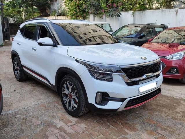 https://images10.gaadi.com/usedcar_image/3515544/original/processed_3cd15062-a331-4998-a851-b2fa1864e12d-used_car_2824527_1690368065.jpg?imwidth=6400